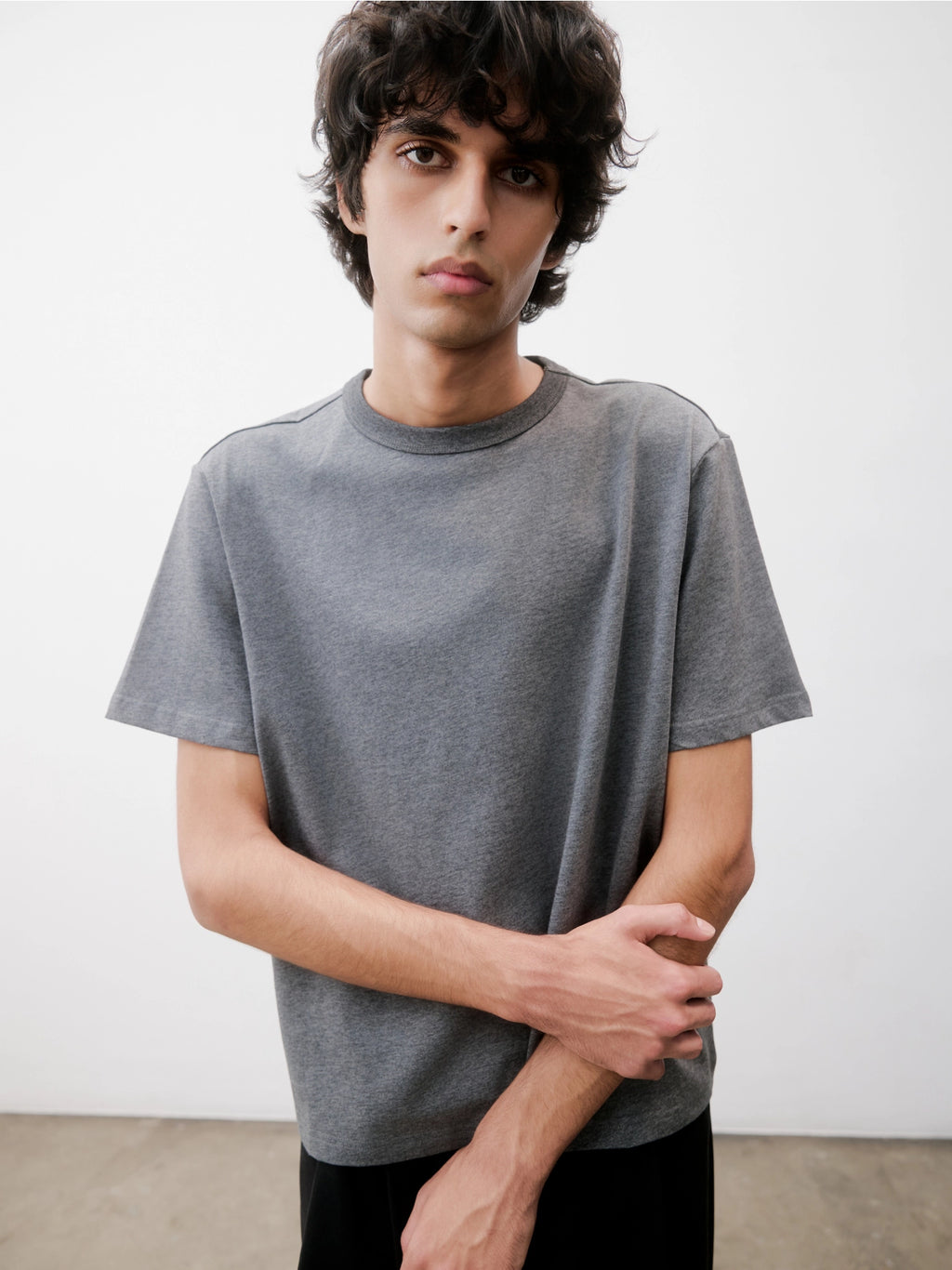 T-Shirt Common Market Garrett charcoal