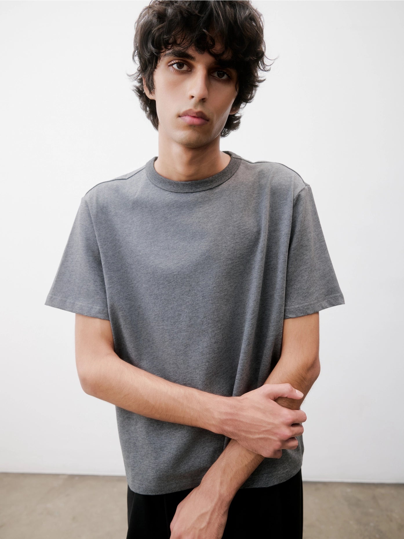 T-Shirt Common Market Garrett charcoal