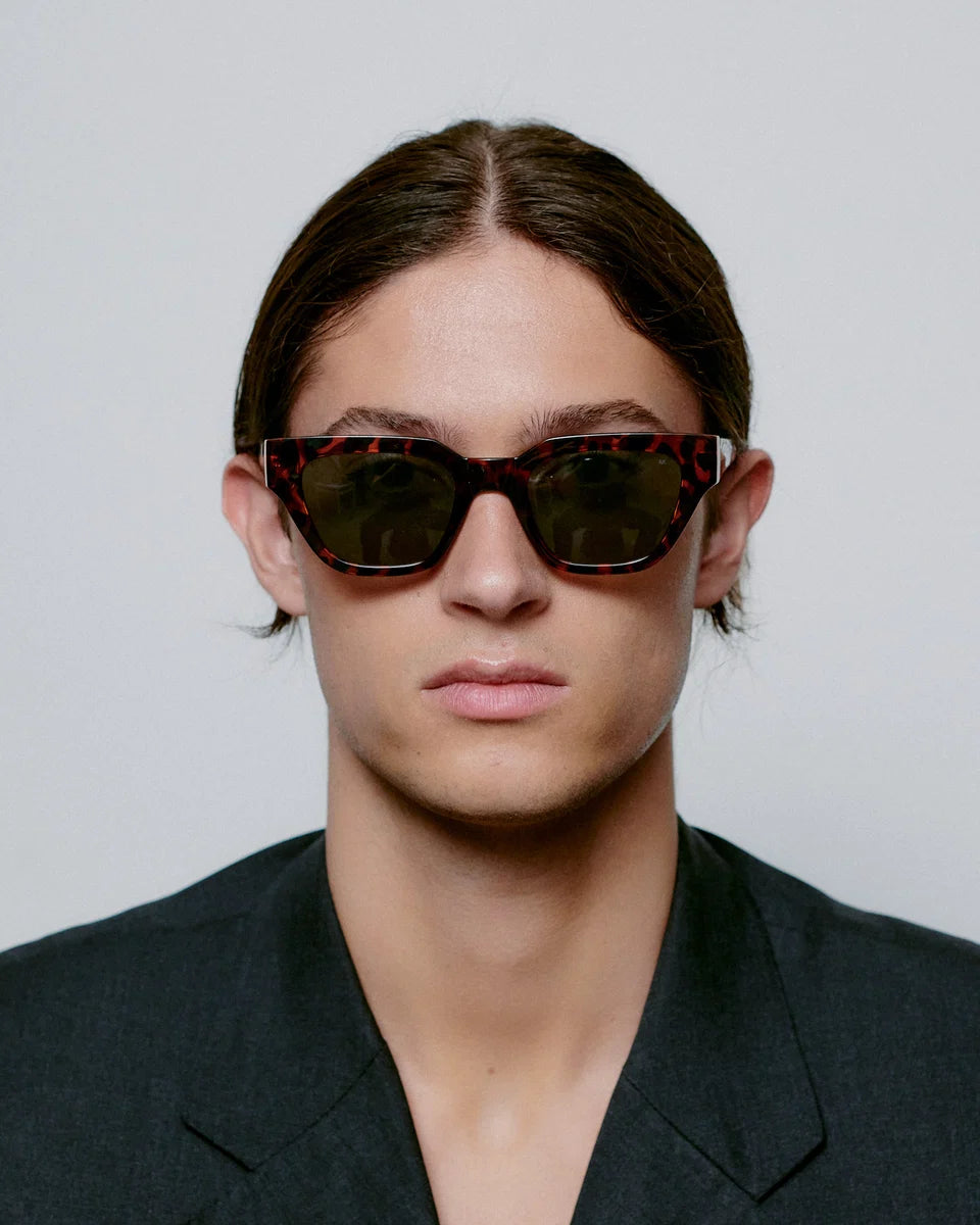 Sonnenbrille A. Kjærbede Kaws demi tortoise