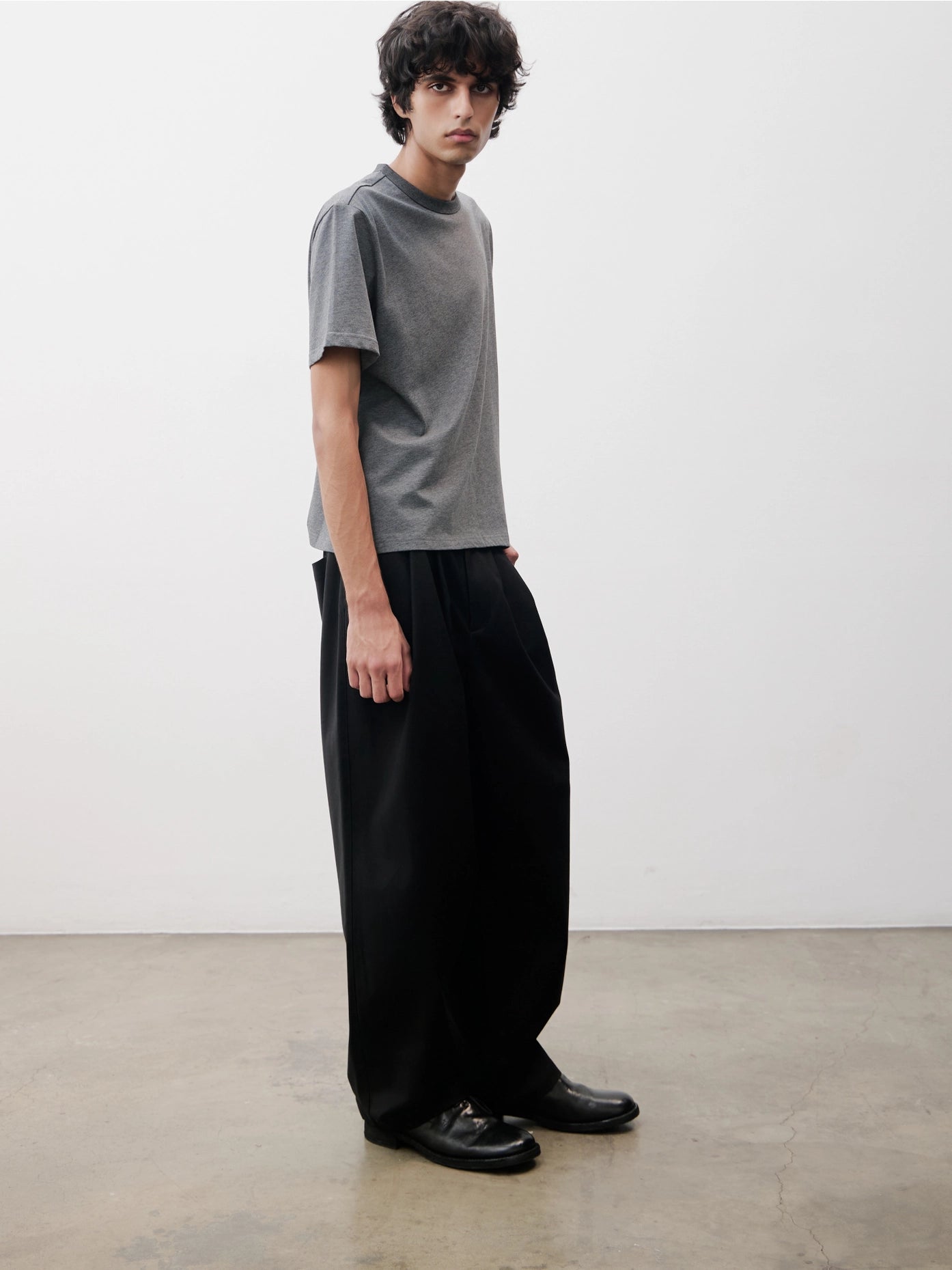 T-Shirt Common Market Garrett charcoal
